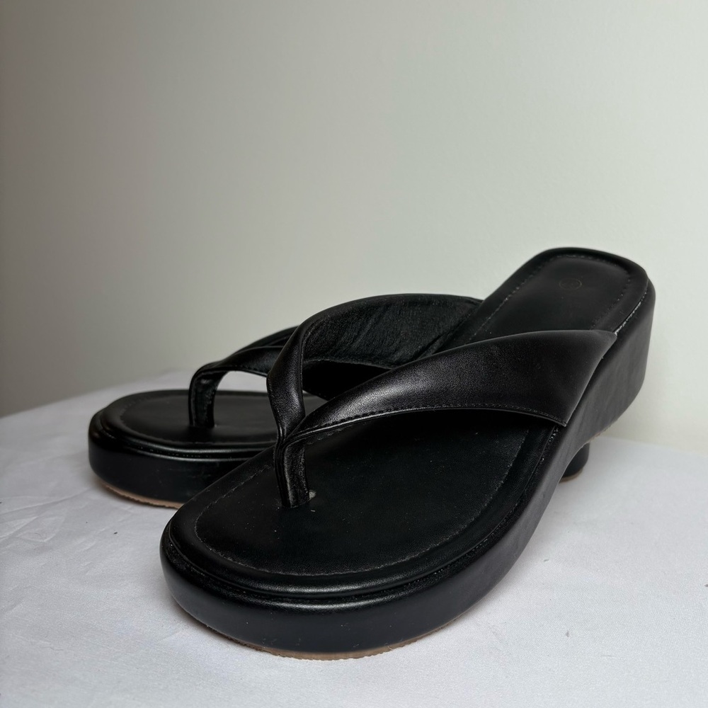 PLATFORM THONG SANDAL